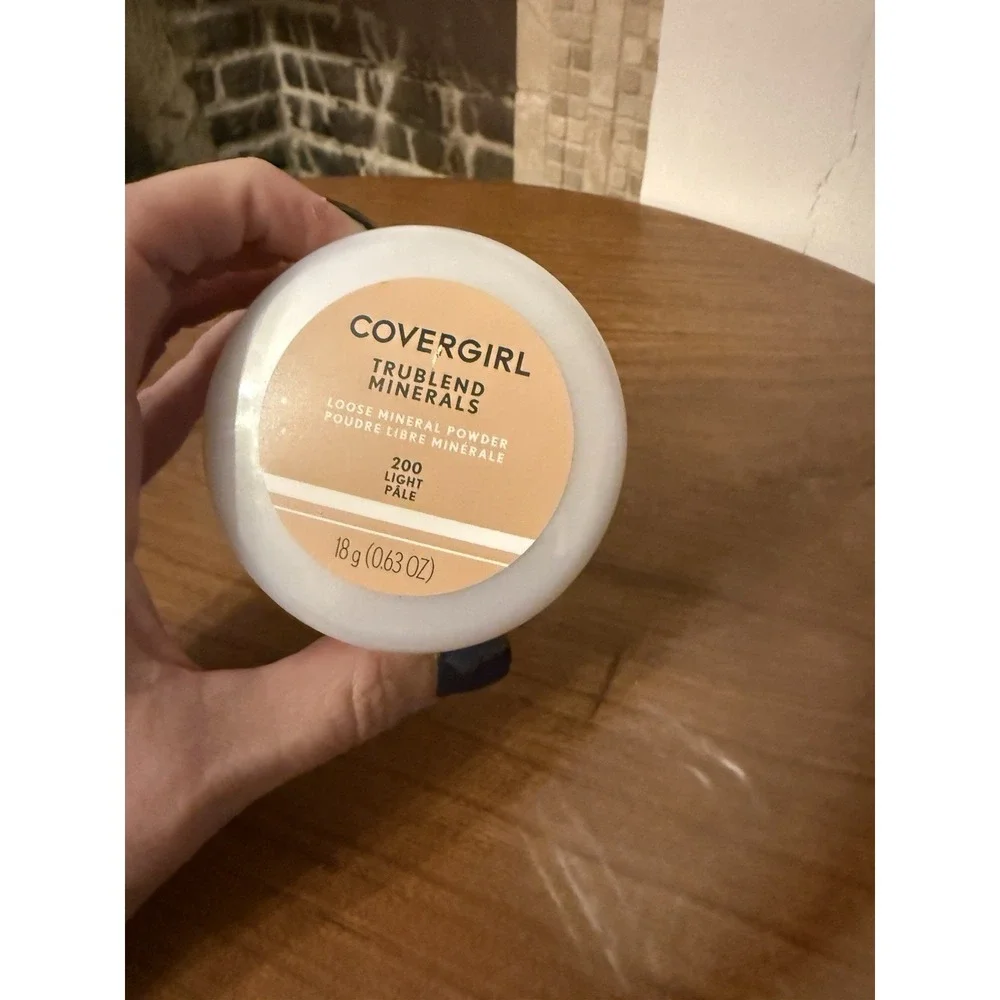 COVERGIRL Cover Girl TruBlend Minerals Loose Mineral Powder .63z Color 200 Light